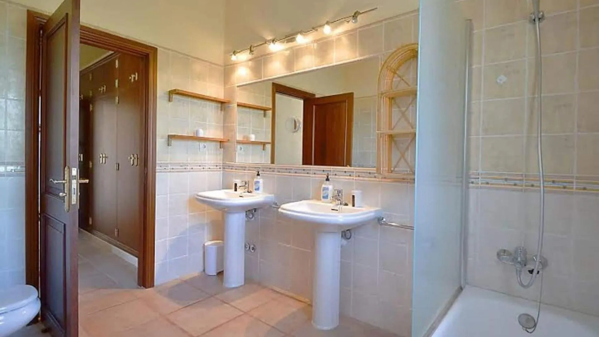 Tranquil Holiday Home With Swimming Pool Binissalem